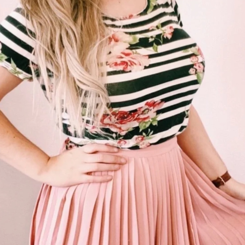 Viamor Striped Floral Crop Top Black and White Medium